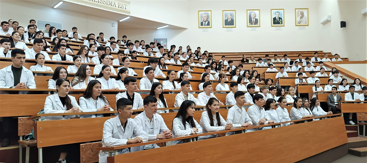 posol-turkmenistana-studenty-bgmu (4).jpg