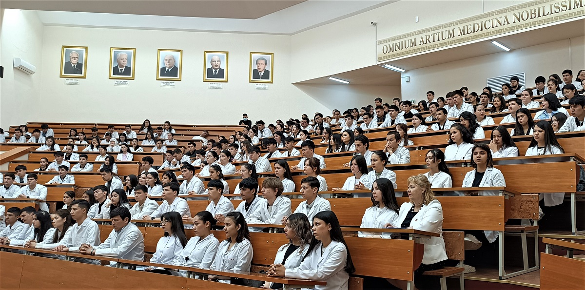 posol-turkmenistana-studenty-bgmu (7).jpg