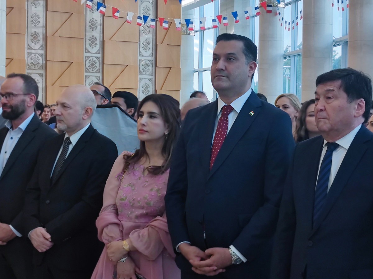 6 ashgabat-14-iyulya-frantsiya-vostok-parizh (13).jpg