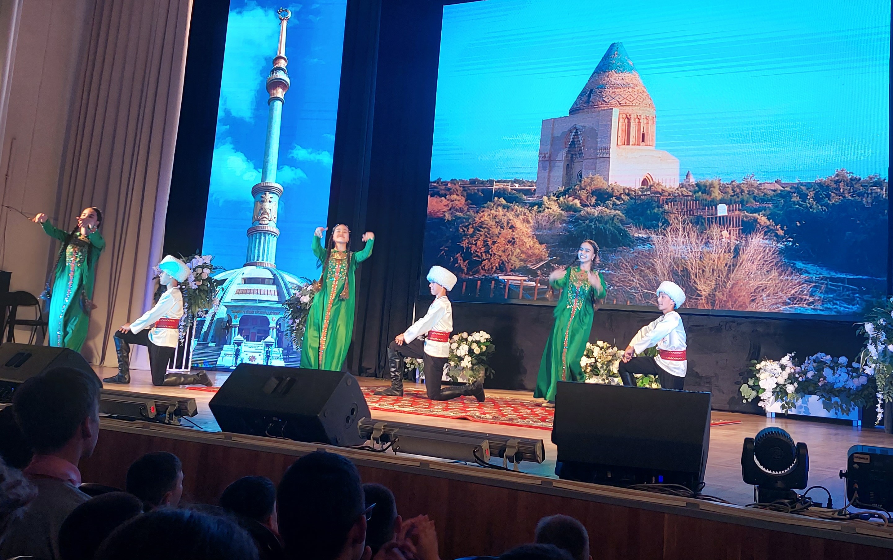 den-turkmenistana-zubrenok-deti-sodruzhestva (4).jpg