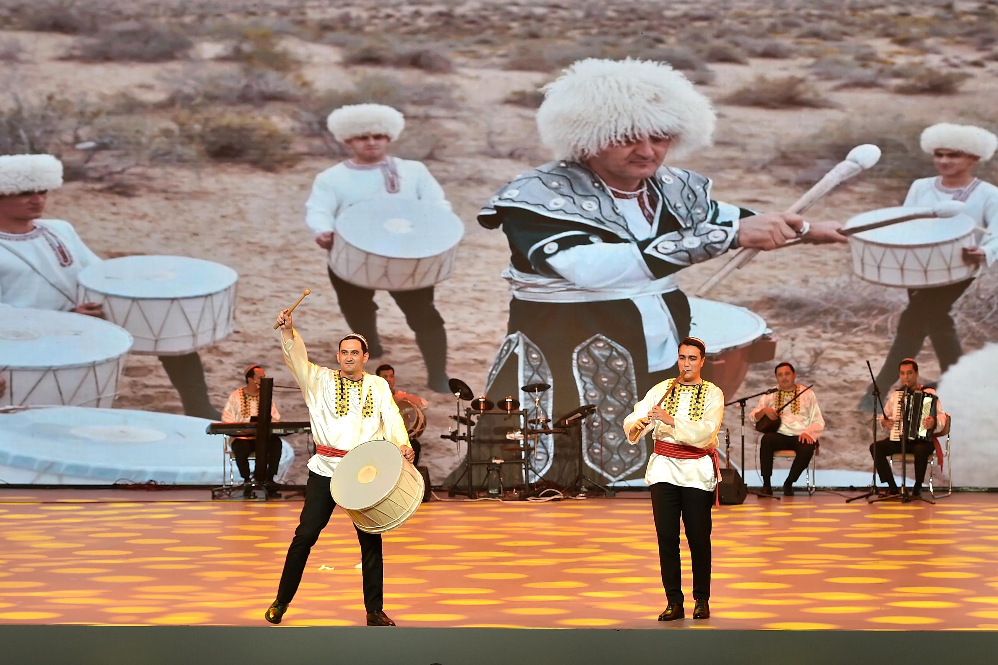 turkmenistan-ansambl-dokmachylar-kitay-karamay-festival (3).jpg