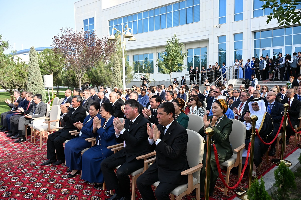 03082025-avaza-podnyatiye-flagov-nachalo-konferencii-oon-lldc3 (4).jpg