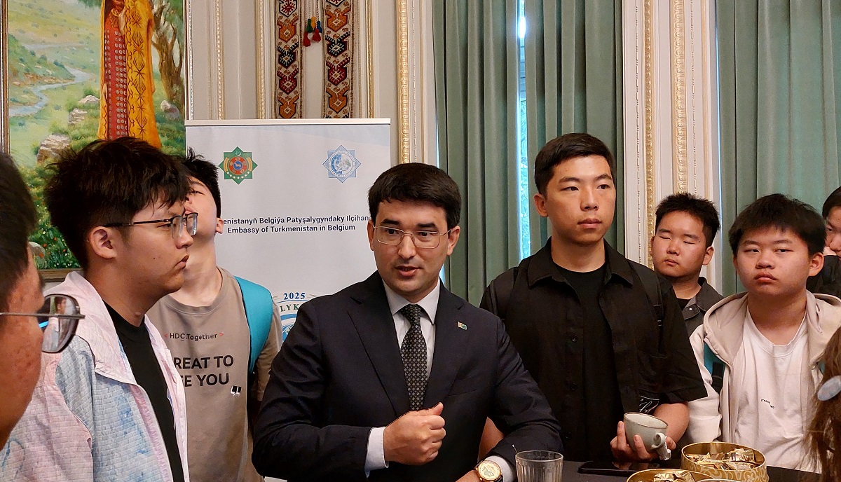 bryussel-vstrecha-posol-turkmenistana-kitajskaya-molodezh (1).jpg