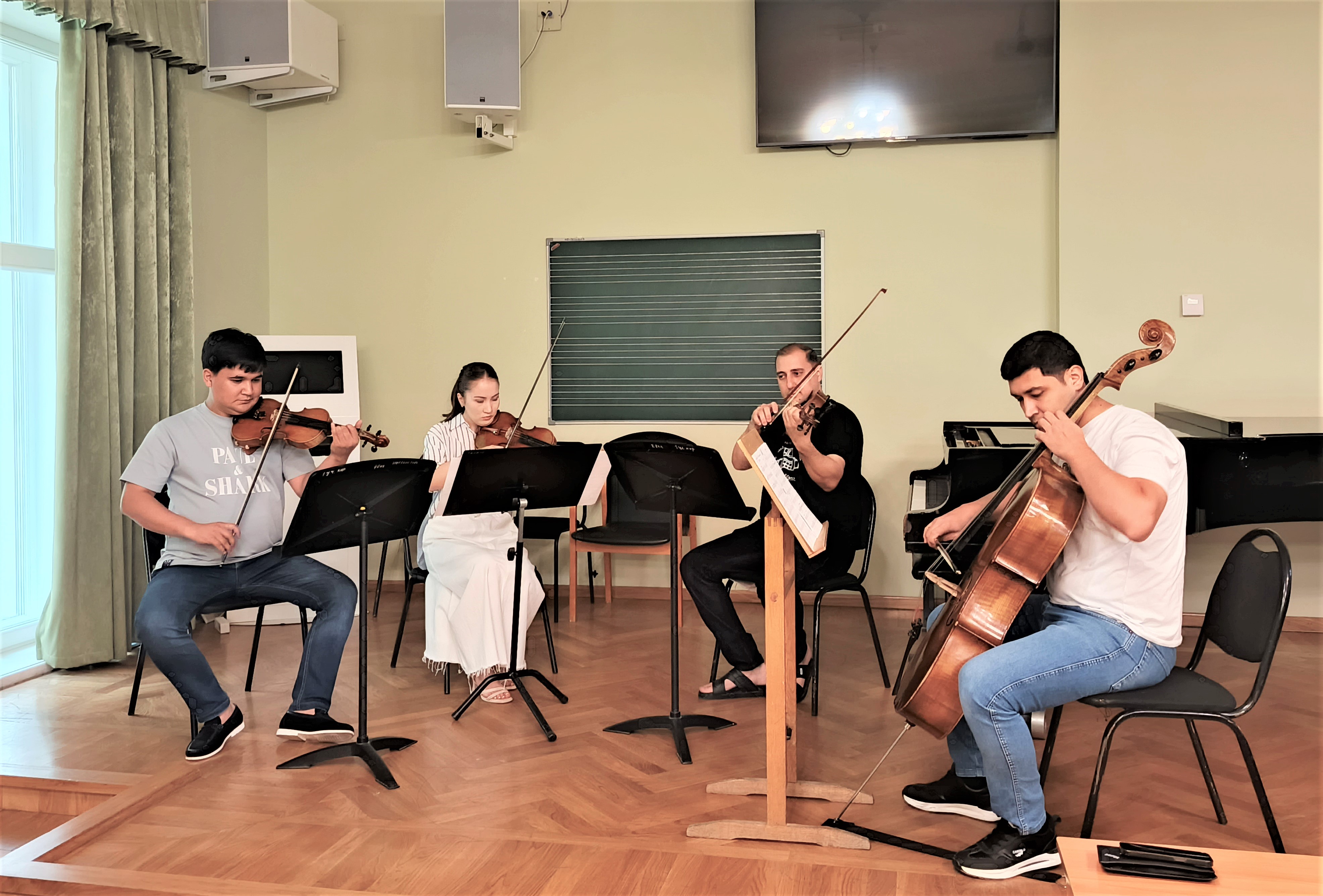 koncert-moskva-turkmenskie-muzykanty-za-kulisami (3).jpg