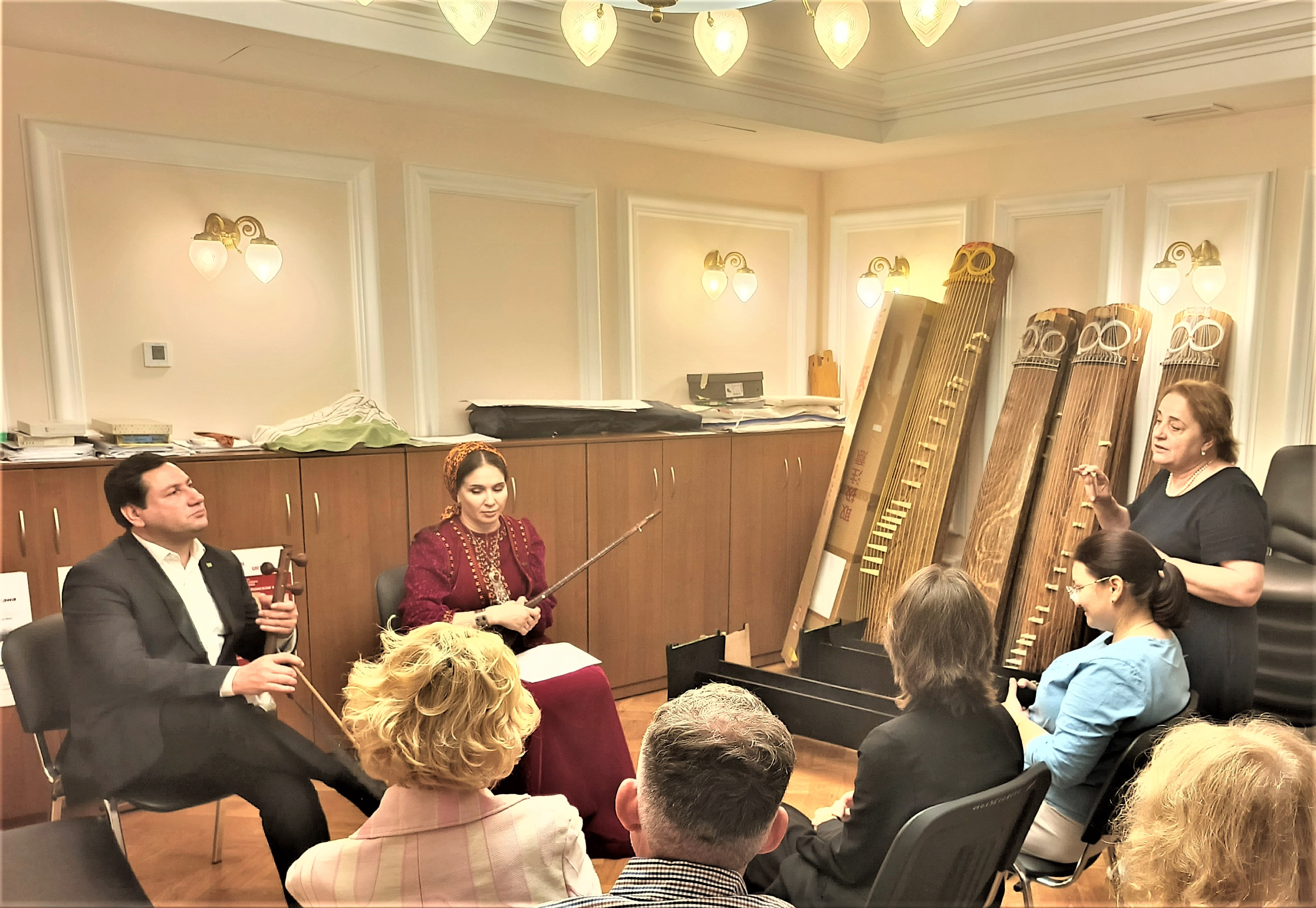 koncert-moskva-turkmenskie-muzykanty-za-kulisami (1).jpg