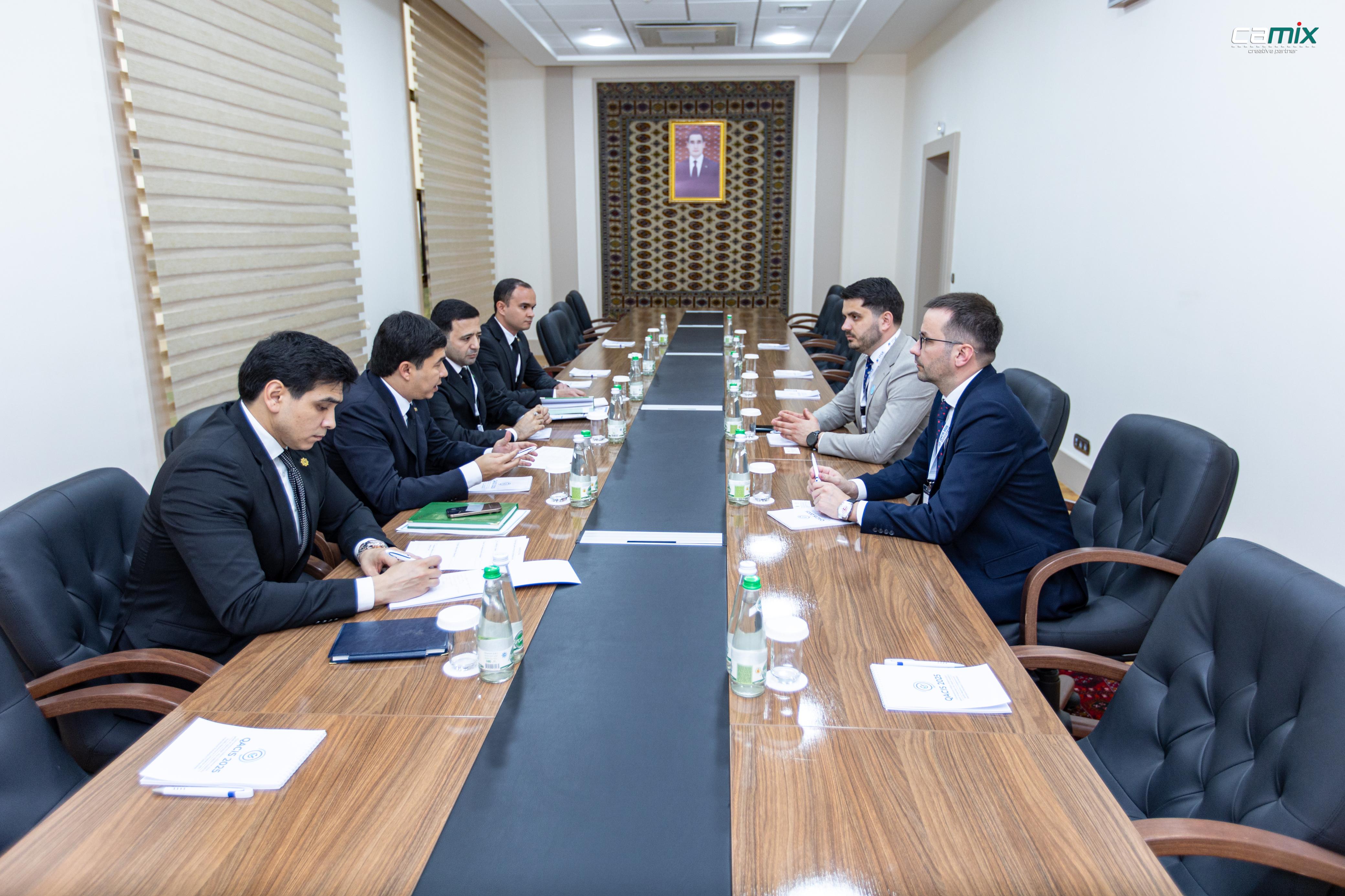 17092025-lidery-finansovoj-promyshlennoj-sfer-pribyli-v-ashhabad-na-tif-2025 (1).jpeg