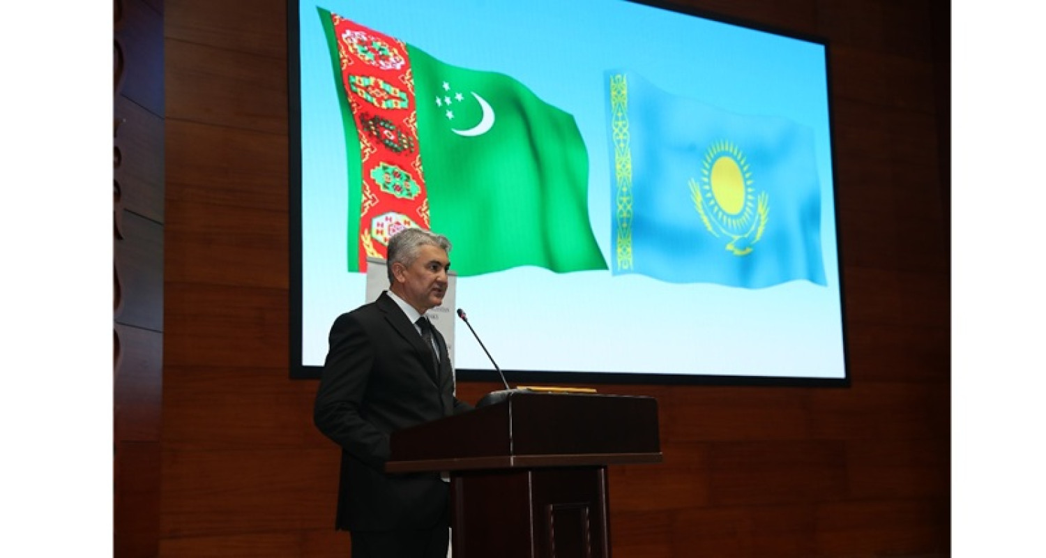 turkmenskiye-posly (1).jpg