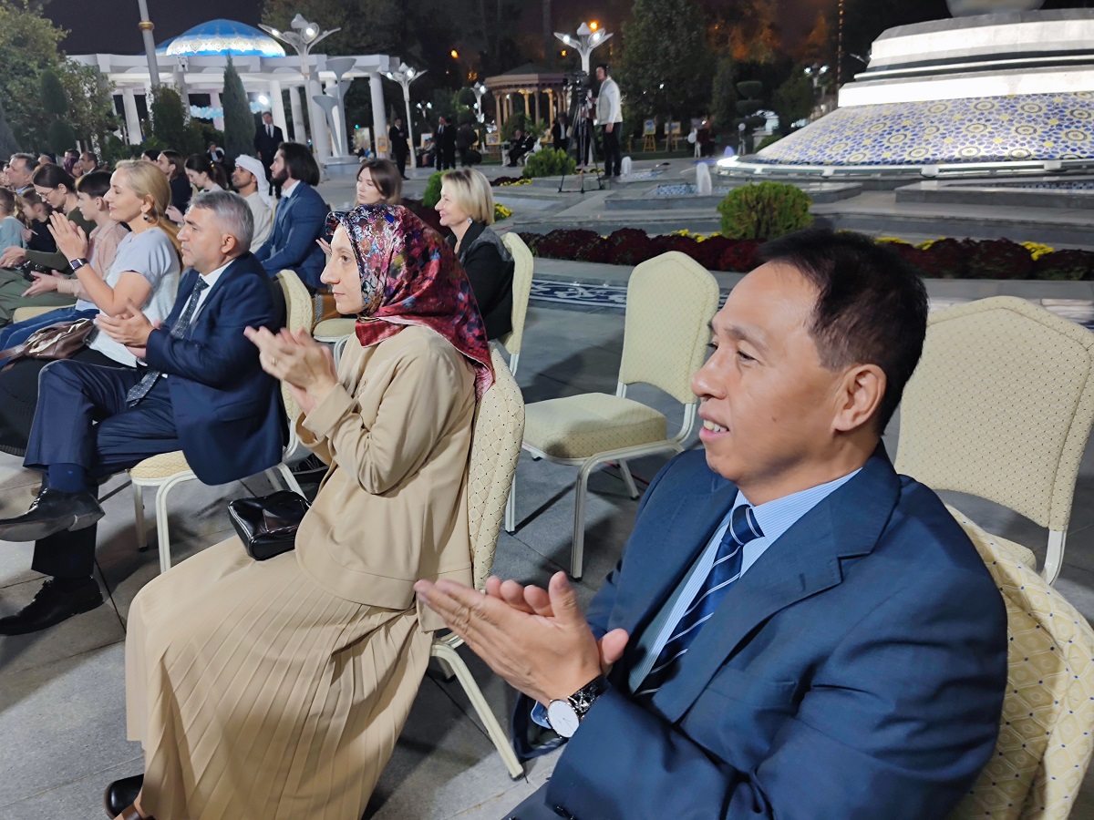 6 б Зрители КНР Ле-Ю-Е.jpg