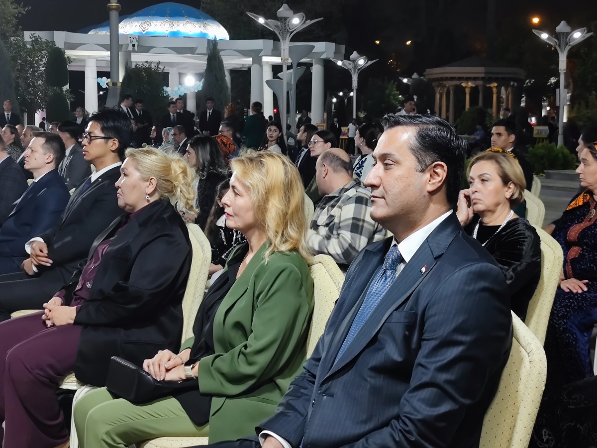 6 г Зрители ЧПП Таджикистана.jpg