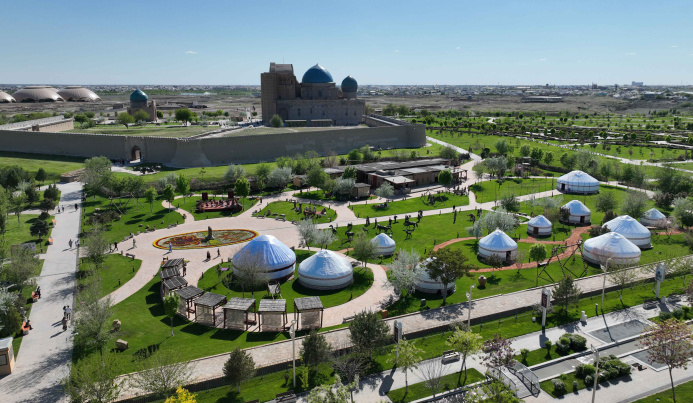  The Chairman of the Halk Maslakhaty of Turkmenistan and the President of Kazakhstan visited the Ethnoaul complex