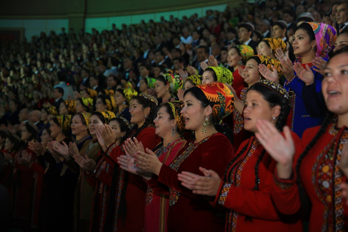  Доля женщин превысила четверть в новом составе туркменского парламента