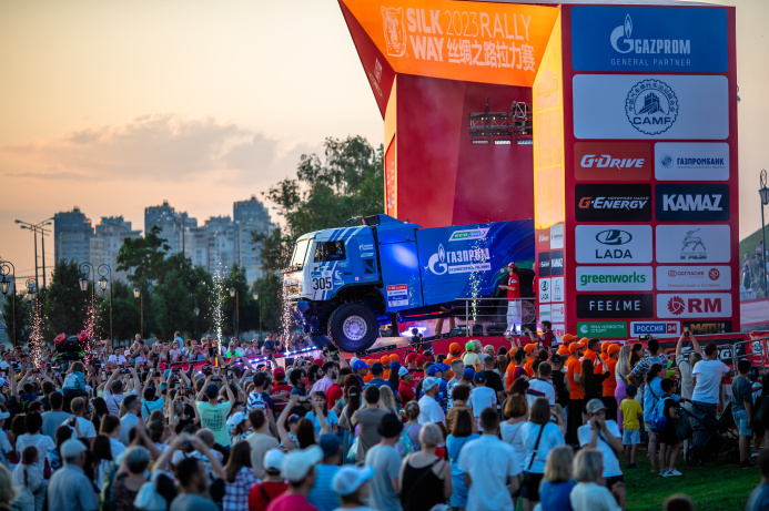  Teams from Turkmenistan participate in the Silk Road International Rally
