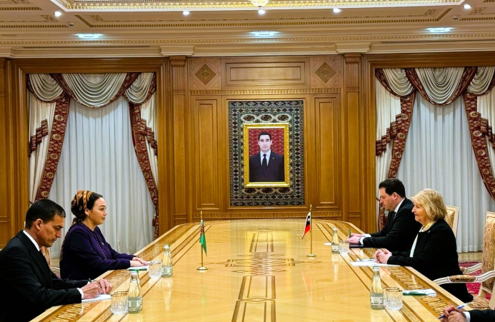  Новый посол Словении вручила верительные грамоты спикеру туркменского парламента