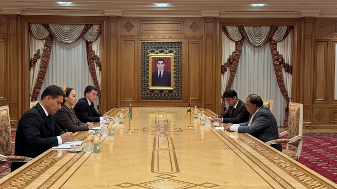  Ambassador of the Republic of Mauritius presented his credentials to the Speaker of the Turkmen Parliament