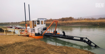 A vessel started for clearing of the channel of the Murgab