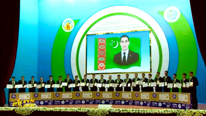  The President of Turkmenistan awarded honorary titles to the mentors and players of the Galkan hockey team