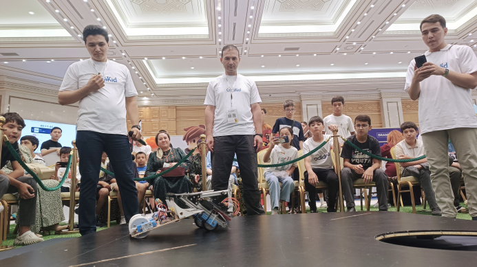  "Kids Ekspo" halkara sergisiniň çäklerinde «Sumo robot» bäsleşigi geçirildi