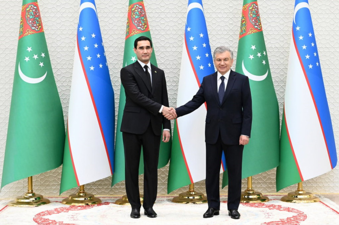  Сердар Бердымухамедов пригласил Шавката Мирзиеева посетить Туркменистан с ответным визитом