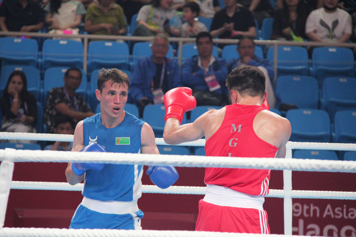  A boxer from Turkmenistan made it to the second round at the Asian Games in Hangzhou