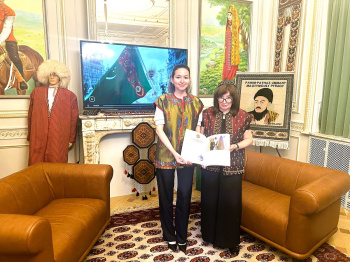 Основательница Diplomatic World вручила в посольстве Туркменистана 74-й выпуск своего издания