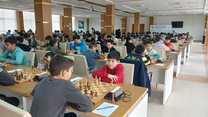  Passions flare up at the youth chess championship of Turkmenistan