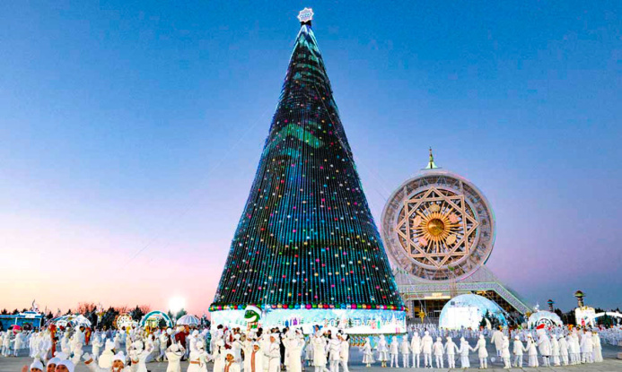  New Year’s Trees of the CIS Countries: Turkmenistan’s main New year tree is once again the tallest