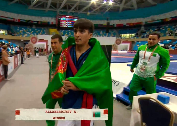  Turkmen wrestler Annagurban Allaberdiyev wins gold at the 5th World Nomad Games