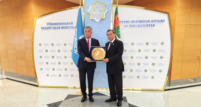  В МИД Туркменистана состоялась встреча с генеральным секретарем ТЮРКСОЙ