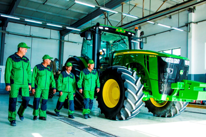  John Deere хочет поставить в Туркменистан дорожно-строительную технику