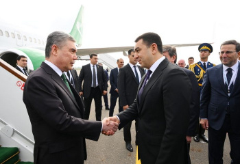 Gurbanguly Berdimuhamedow Türki Döwletleriň Guramasynyň döwlet Baştutanlarynyň Geňeşiniň 12-nji sammitine gatnaşmak üçin Azerbaýjana bardy