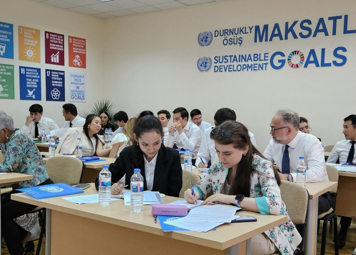  Aşgabatda Merkezi Aziýanyň geljekki diplomatlary üçin sebit okuw maslahaty geçirildi
