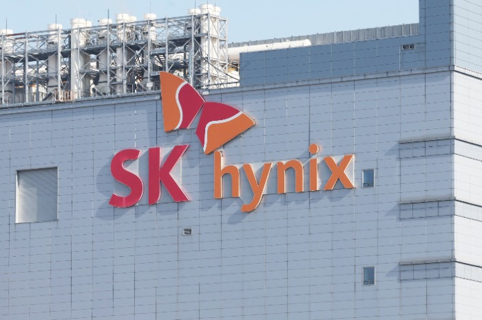  SK Hynix укрепляет лидерство в памяти для ИИ, первая выпустит HBM4E