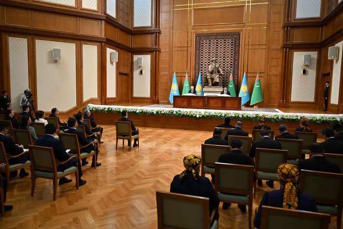  The Presidents of Turkmenistan and Kazakhstan held a joint briefing for the media