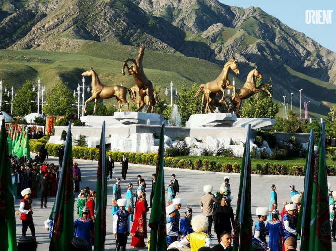  Guests, masters and horse racing - Ashgabat celebrated the Day of horse