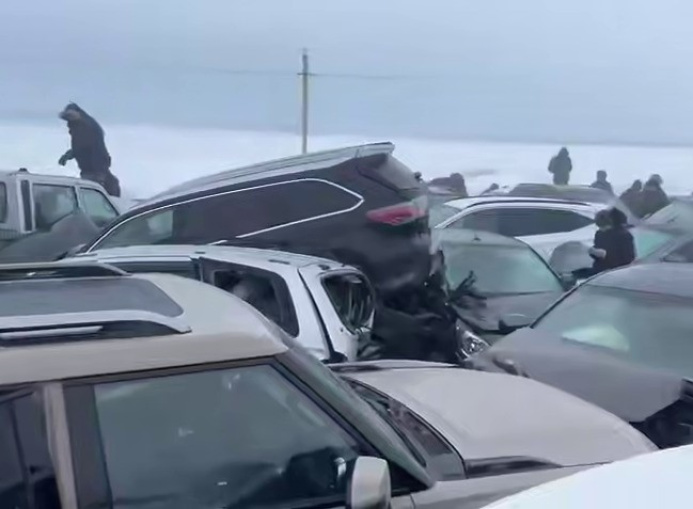  In Kazakhstan, 95 vehicles collide in "Domino Effect" during blizzard