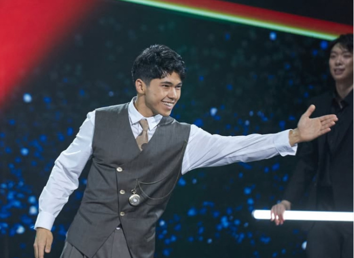  Singer Dovran Shammyyev enters the top three of the Silk Way Star music contest