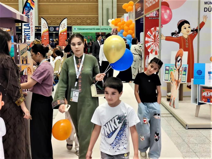  В Ашхабаде открылась выставка-ярмарка «Kids Expo»: приглашение к сотворчеству
