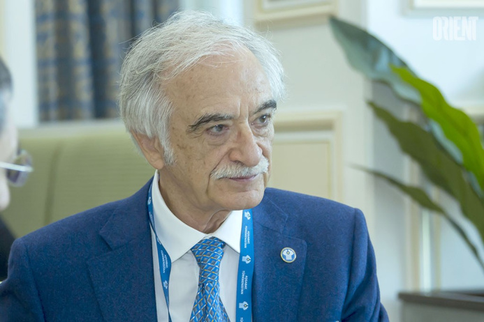  Polad Bulbul oglu has handed  Berdimuhamedov a medal of IFHC