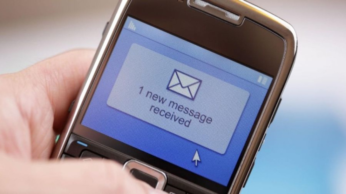  Smartfonyň eýesiniň ýerleşýän ýerini SMS-iň kömegi bilen kesgitlemegi öwrendiler
