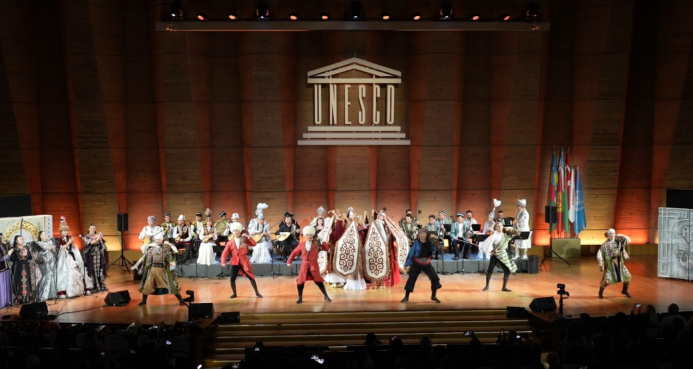  Turkmen artists performed at a gala concert in Paris