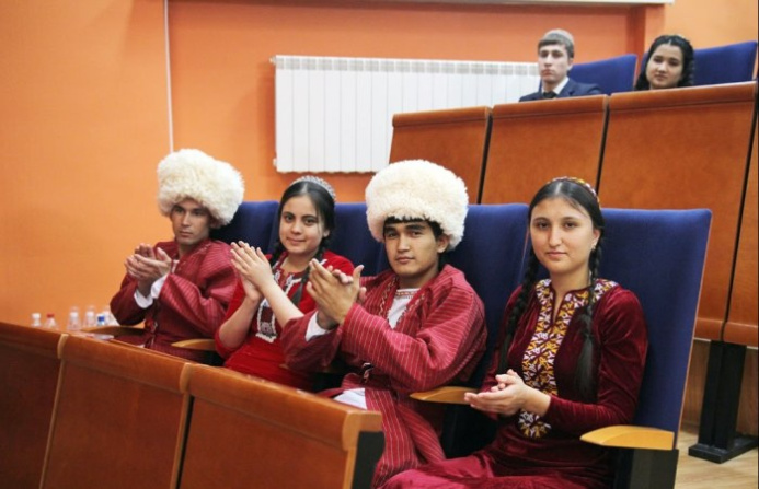  Число студентов из Туркменистана в Астраханской области достигло трёх тысяч