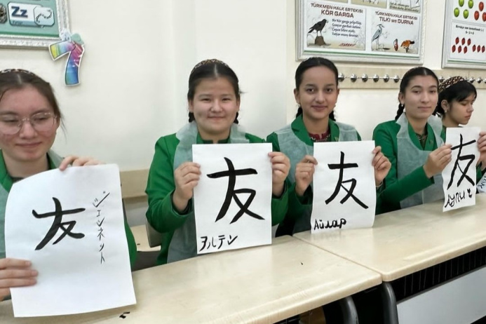  Представители японского посольства посетили столичную спецшколу