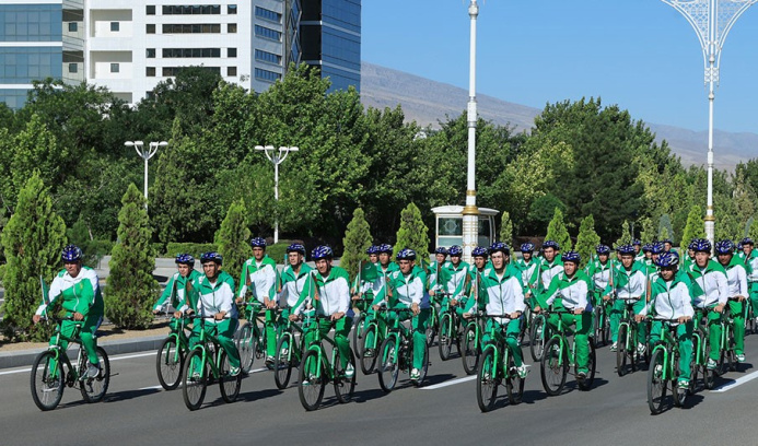  Turkmenistan celebrated the holiday of cycling in the rhythm of health and unity