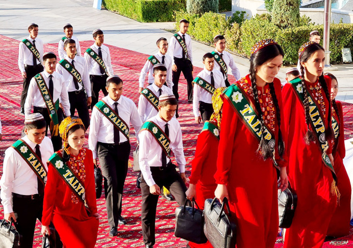  Высшая школа дипломатии Туркменистана начинает приемную кампанию