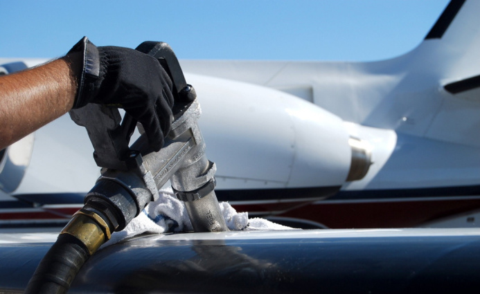  Bidding on SCRMET: jet fuel and cotton yarn sold for export