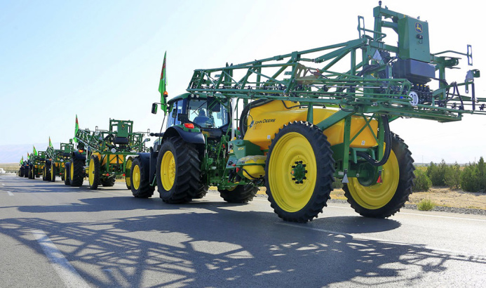  Туркменистан закупит новые машины «John Deere»