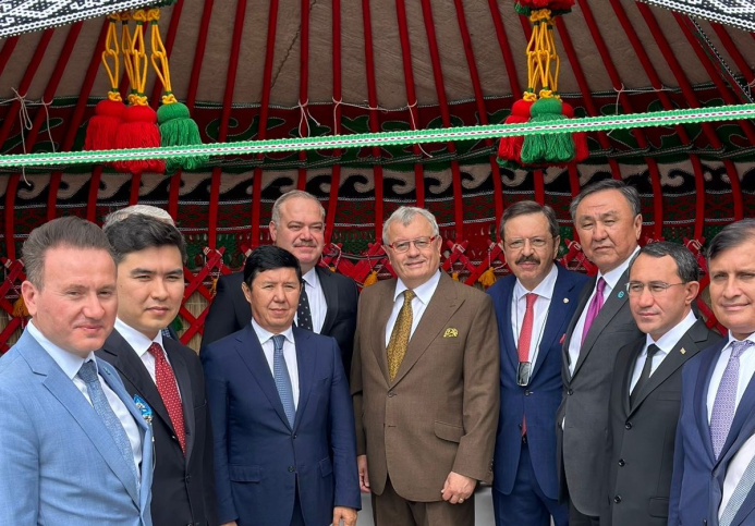  Туркменская делегация участвовала в бизнес-форуме тюркских государств в Кыргызстане