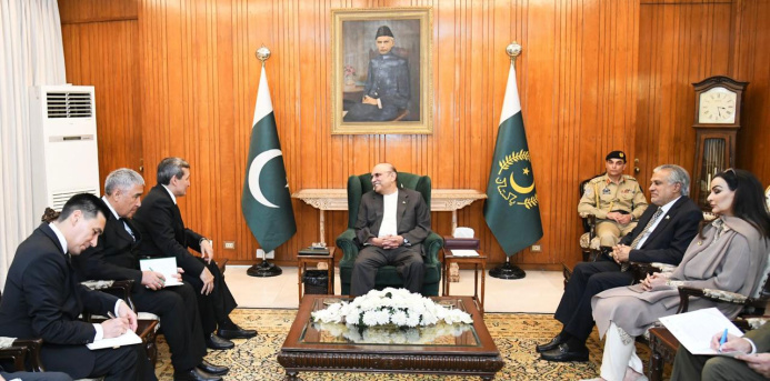  Pakistani President Asif Ali Zardari called for expanded communications with Turkmenistan