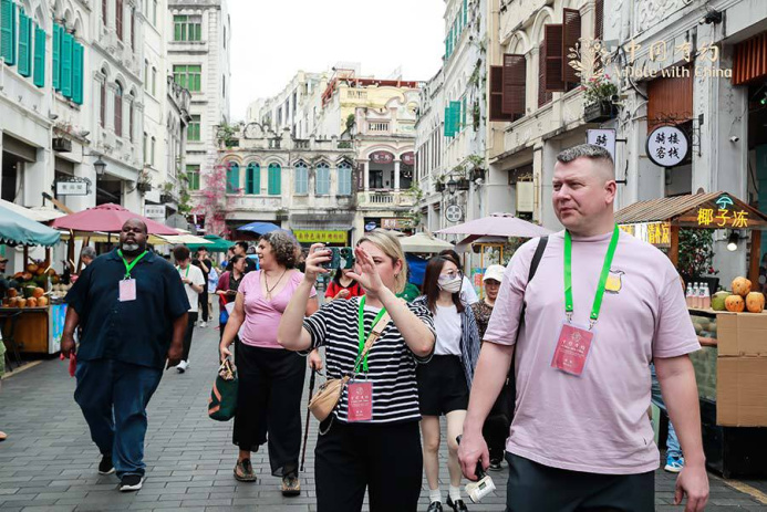  China daily: "Meeting with China" media tour introduces foreign journalists to China