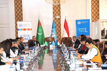 Duşenbede dialog: Türkmenistan we BMG ýaşlary bitaraplyk we parahatçylyk ýörelgelerini öňe sürmekde birleşdirýär